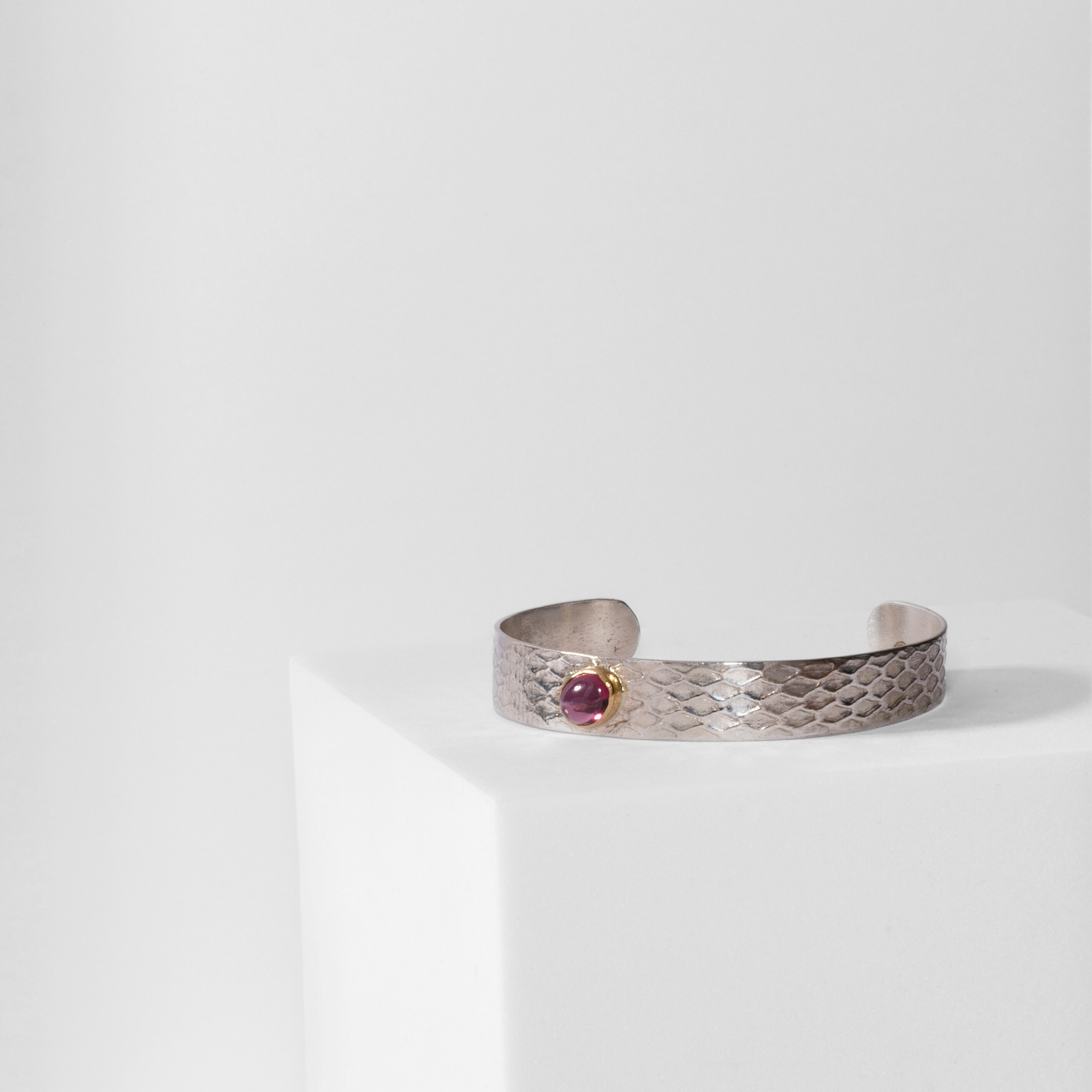 REPTILIA MINI CUFF · SILVER AND NATURAL GEMSTONES
