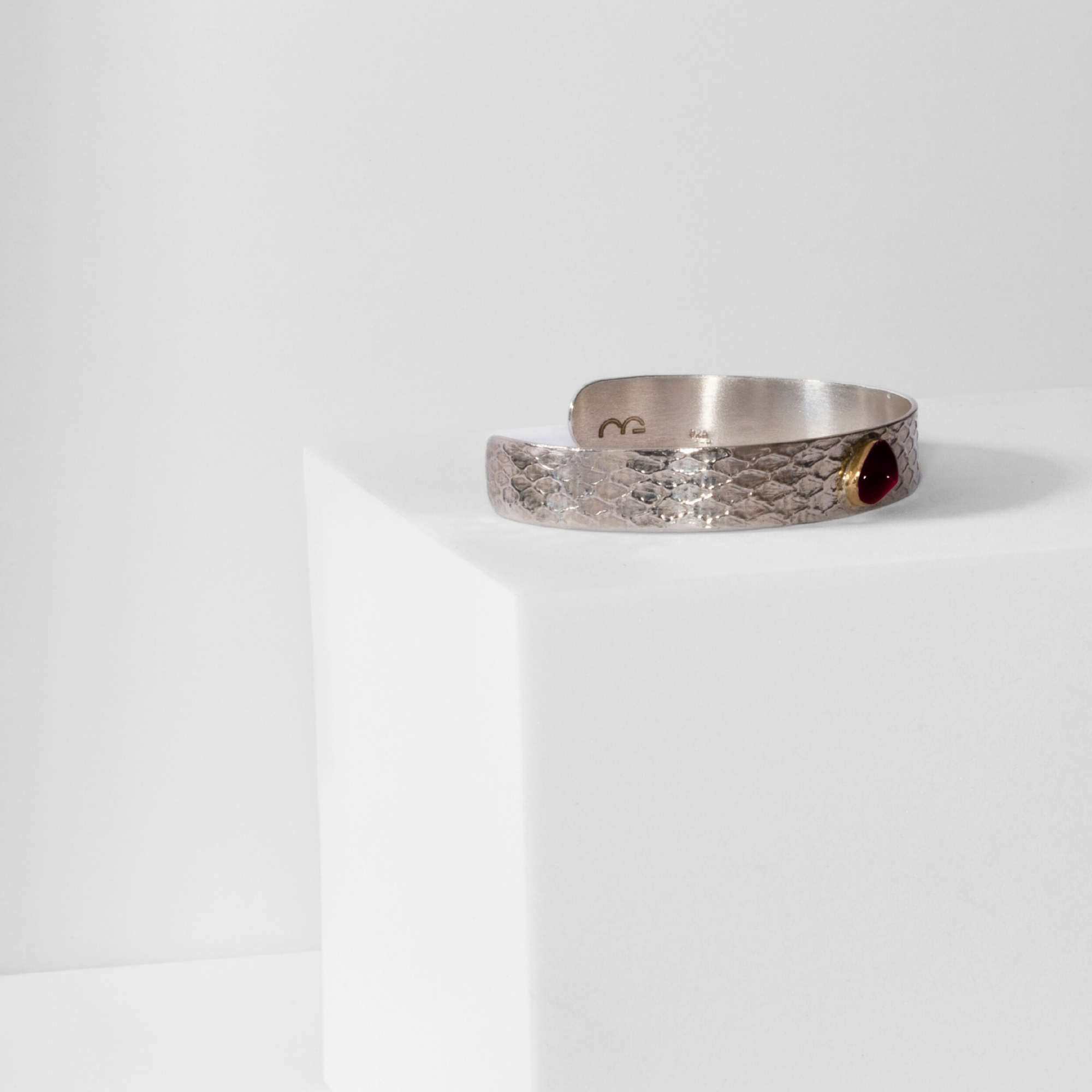 REPTILIA MINI CUFF · SILVER AND NATURAL GEMSTONES