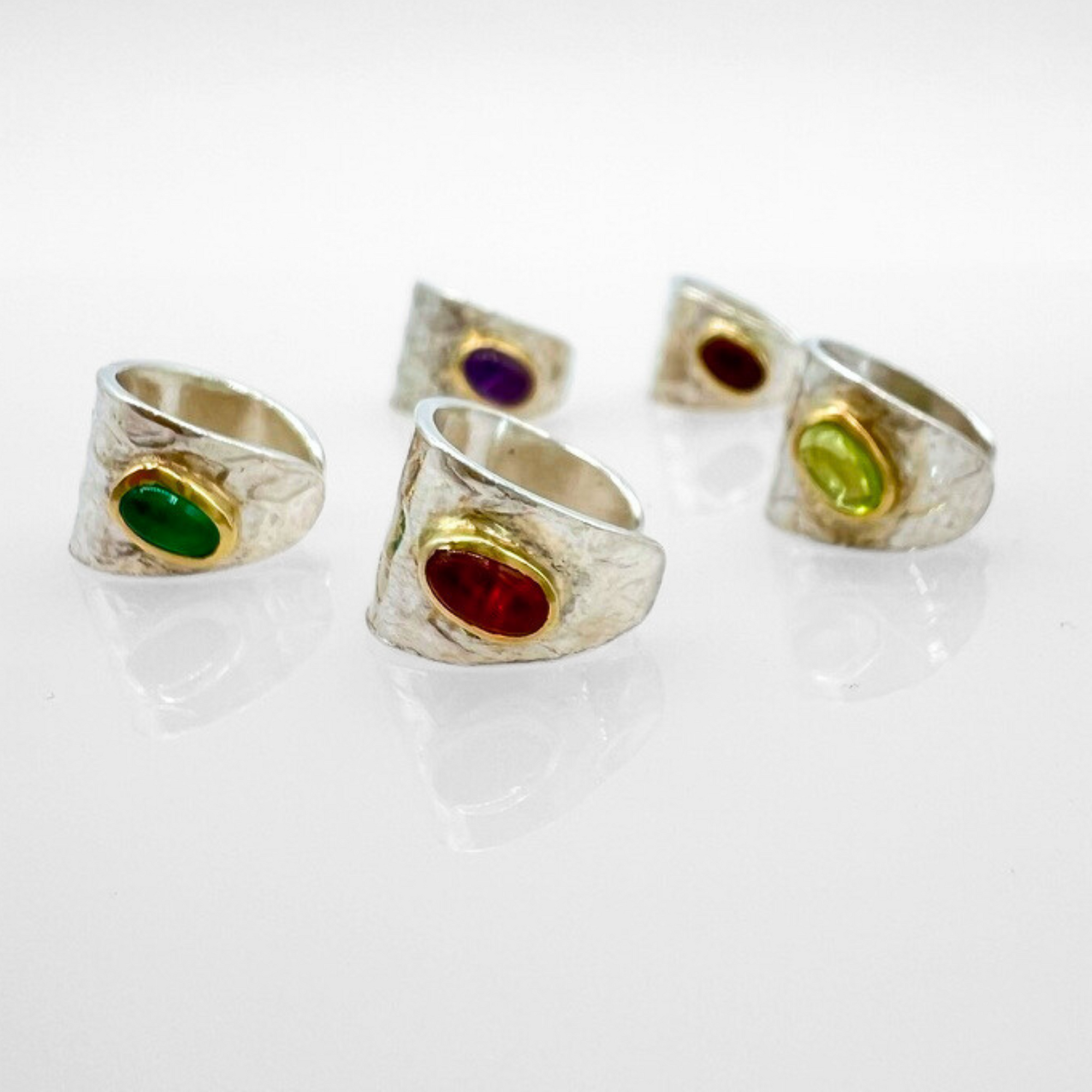 Reptilia silver earcuff with oval natural stone, artisan piece front detail