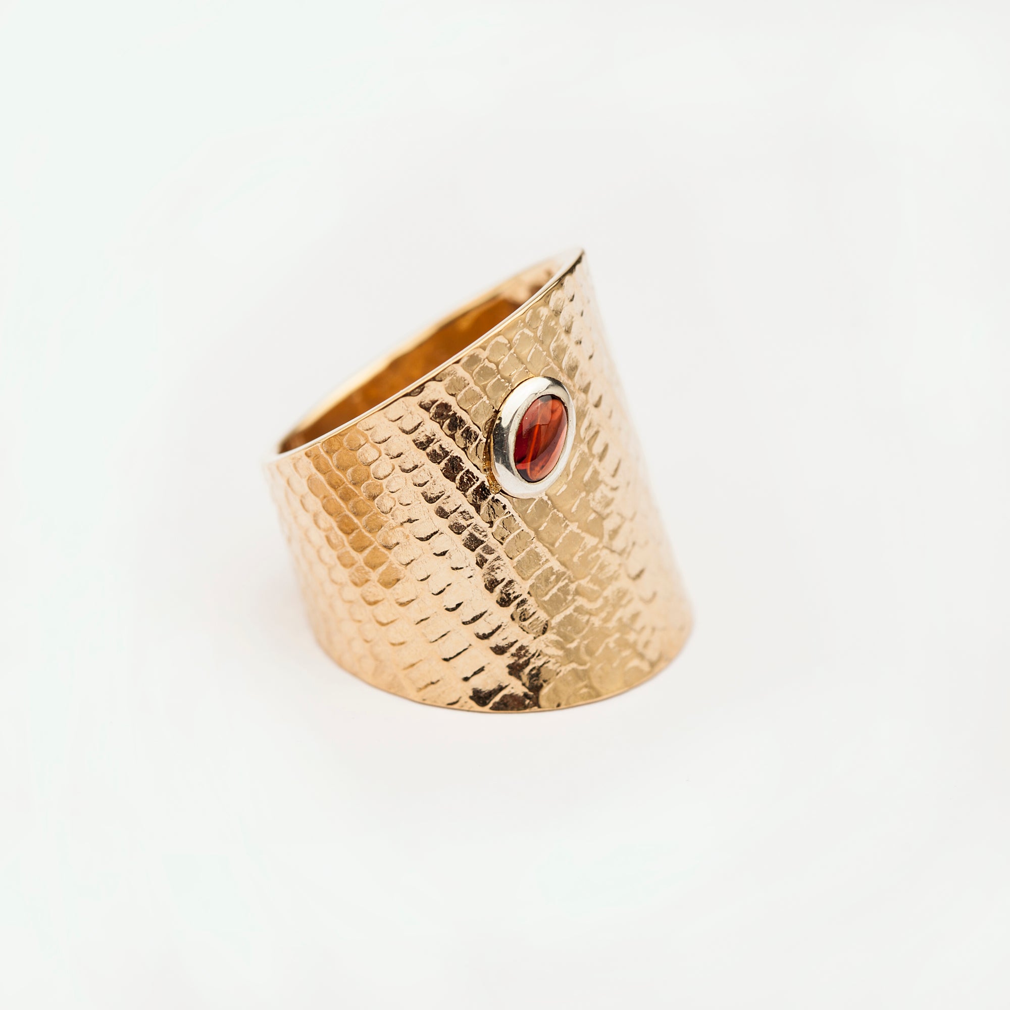 carlota-guardia-reptilia-ring-gold-side-view-04